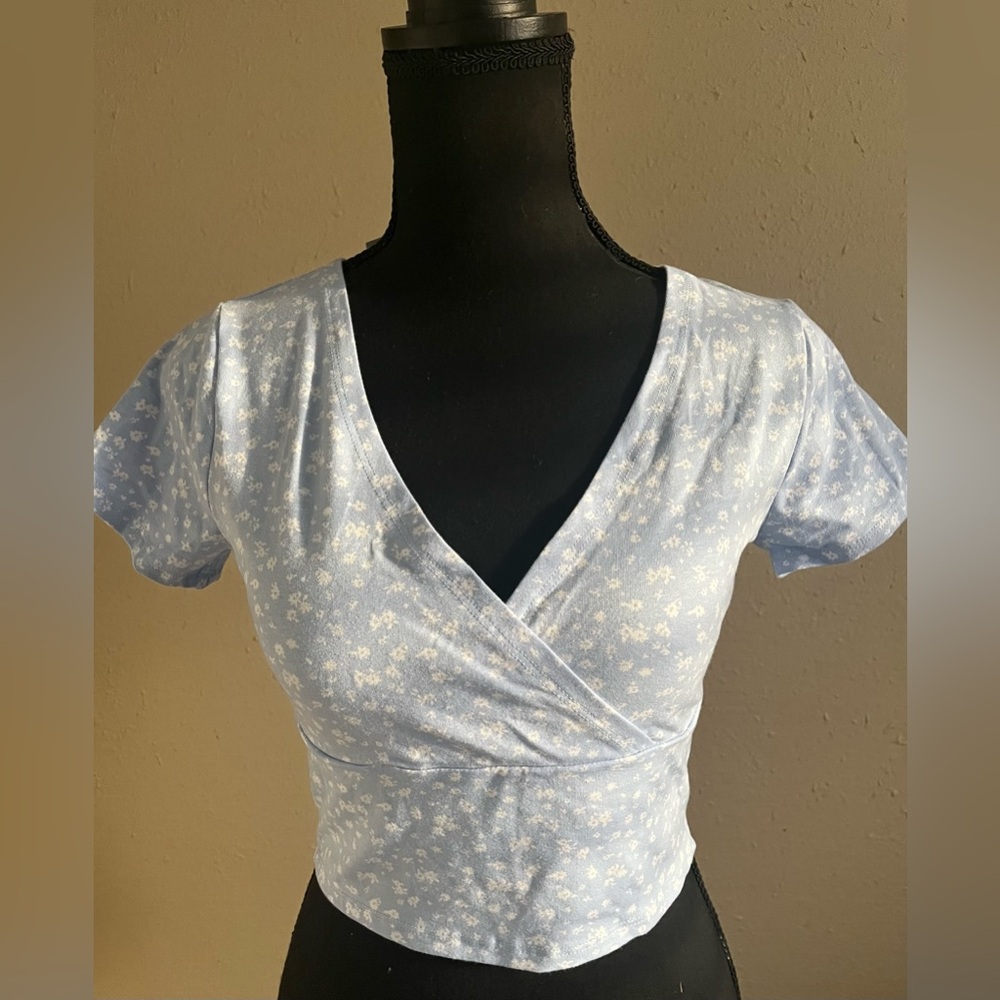 Tilly’s Sky Blue Floral Crop Top